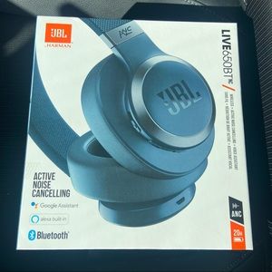 NEW JBL Wireless Noise Cancelling Headphones Blue